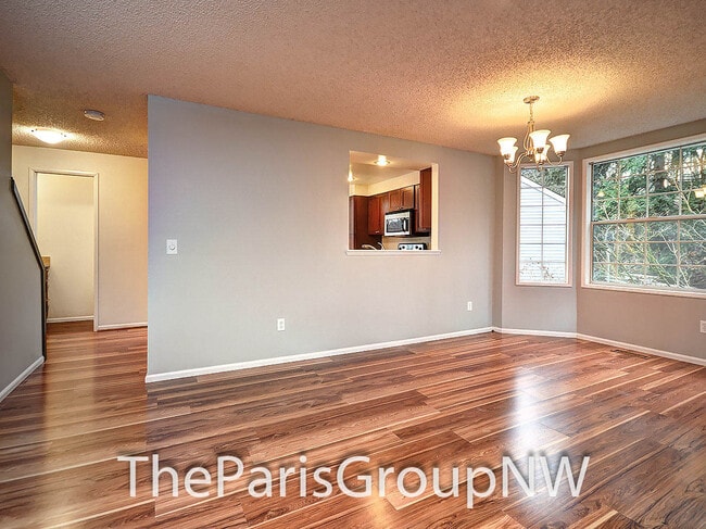 Building Photo - Beautiful 1622sf Kirkland Townhome