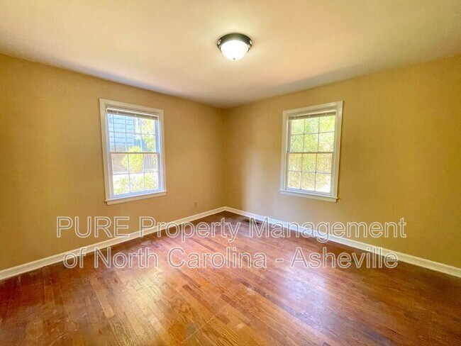 Building Photo - 127 Aurora Dr