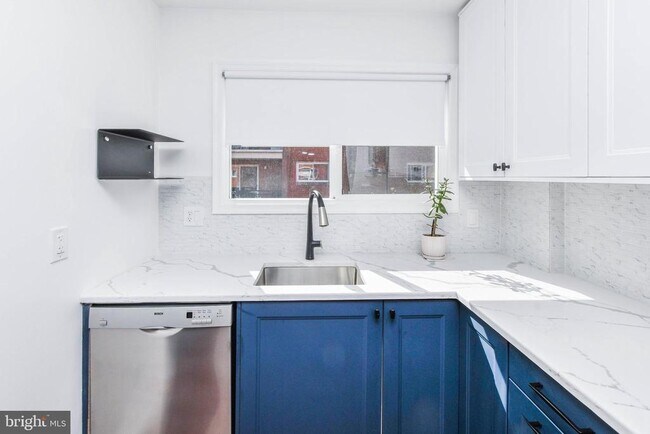 Building Photo - 1386 Bryant St NE