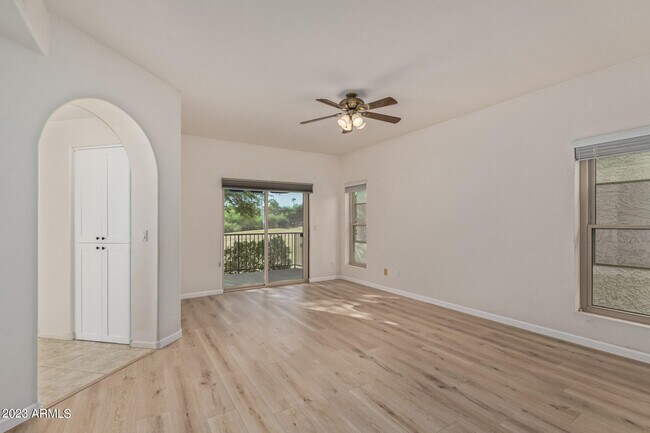 Building Photo - 9414 S 51st St