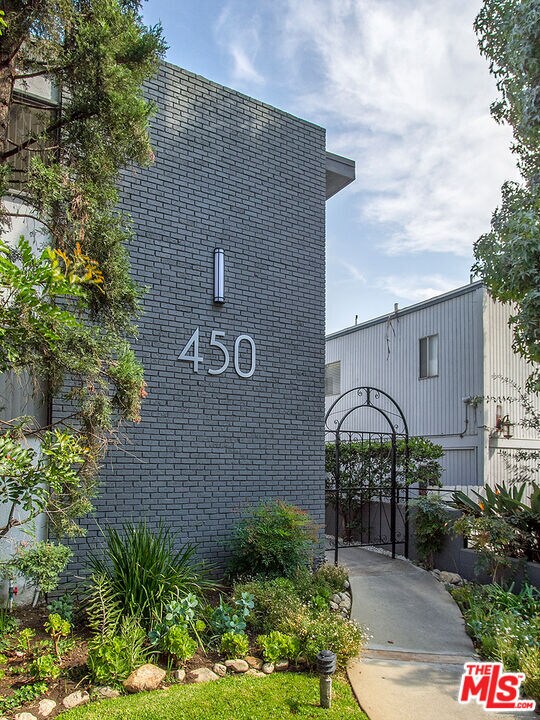 Building Photo - 450 S Los Robles Ave