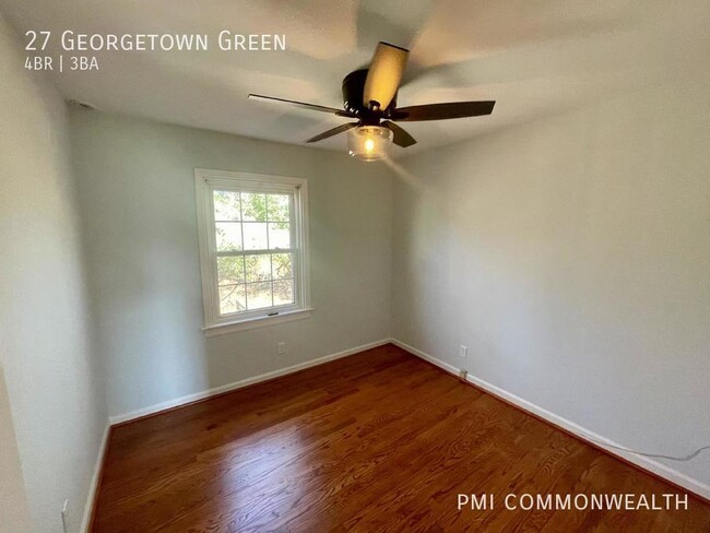 Building Photo - 4 Bed / 3 Bath Townhouse (Available 4/10/25)