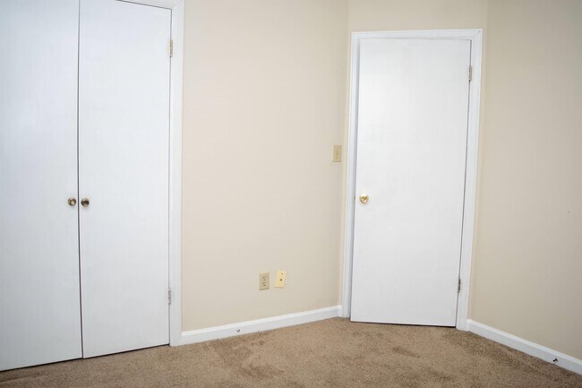 Building Photo - 1615 Woodmere Loop