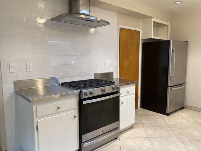 Kitchen - 5909 S Orlando Ave