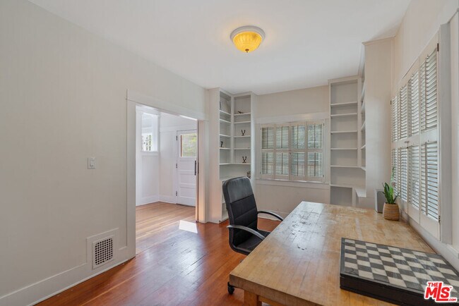Building Photo - 655 S Hudson Ave
