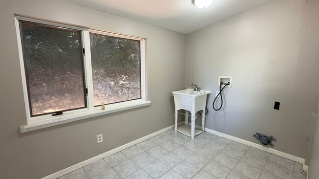 Building Photo - 627 W Marine Dr