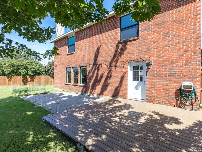 Building Photo - 5304 Los Altos Rd