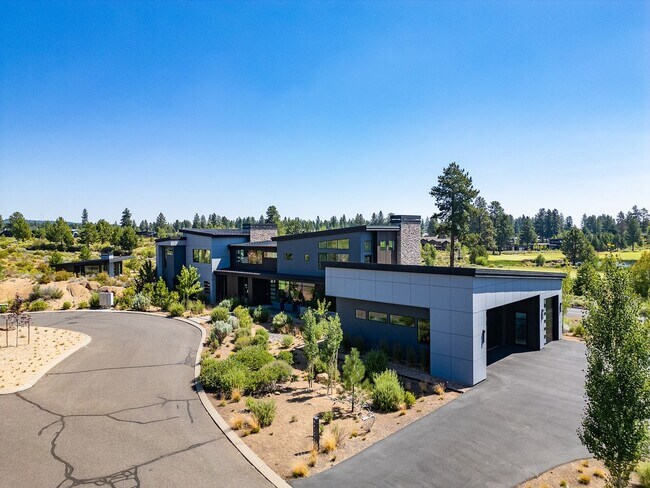 Building Photo - Contemporary Fully Furnished Four Bed Four Bath Masterpiece in Tetherow