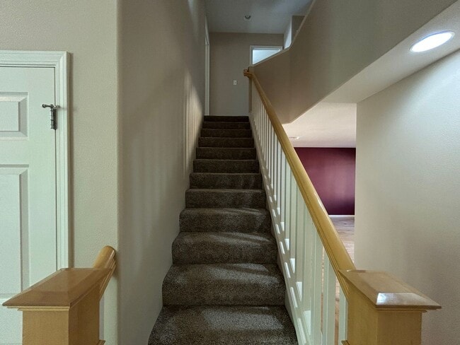Building Photo - Gorgeous 4 Bed, 2.5 Bath House!