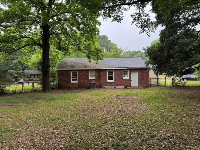 Building Photo - 4670 Rosewood Dr