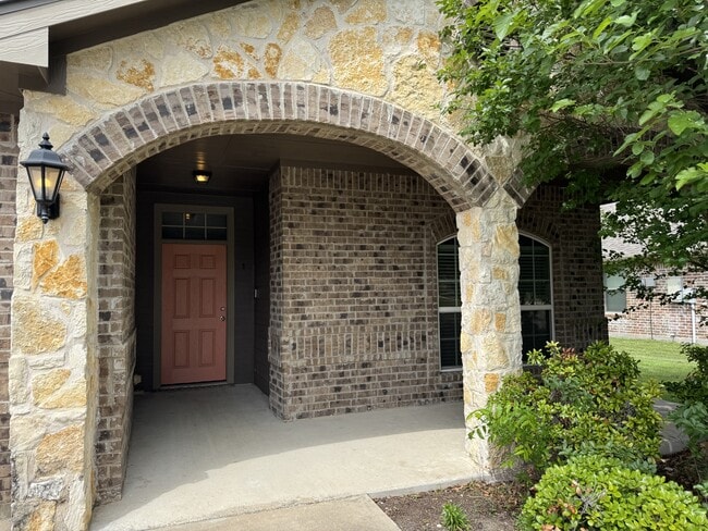 Building Photo - 502 Westchester Ct