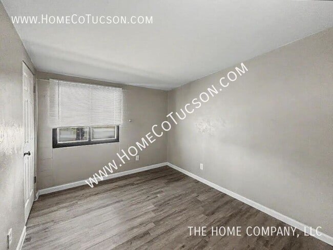 Building Photo - 410 W Calle Antonia