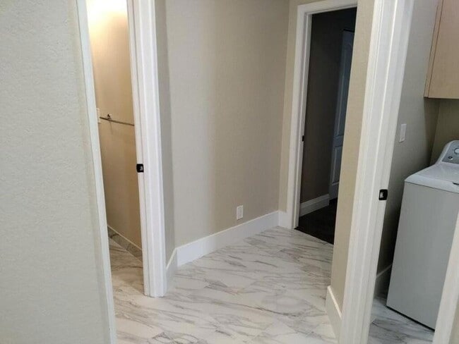 Building Photo - 5671 Sunberry Cir