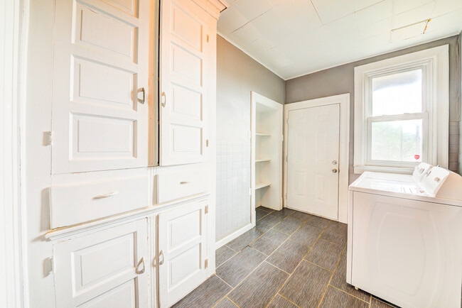 Building Photo - 103 Harwood St