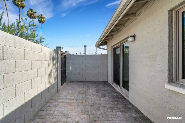 Building Photo - Charming 2BR Condo in Phoenix