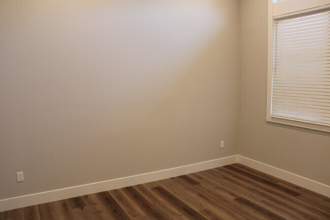 Building Photo - Gorgeous 3 Bedroom, 2 Bath Home in Rural Danville Setting