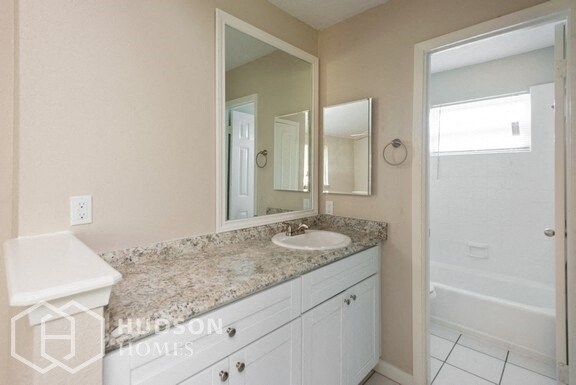 Building Photo - NOW AVAILABLE!! 1209 West Castlewood Avenu...