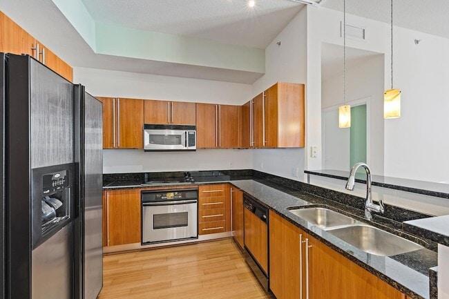 Building Photo - 1551 N Flagler Dr