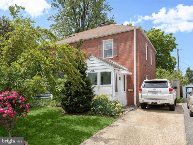 Primary Photo - 208 S Veitch St