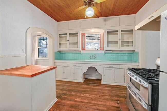 Building Photo - 1804 Kenwood Ave