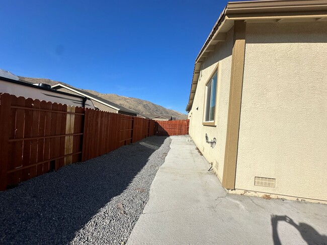 Building Photo - Beautiful single story -Cold Springs