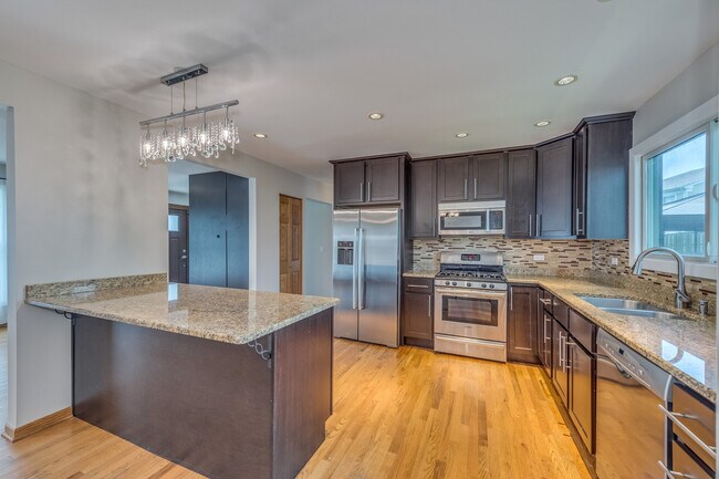 Building Photo - 912 Bedford Ct