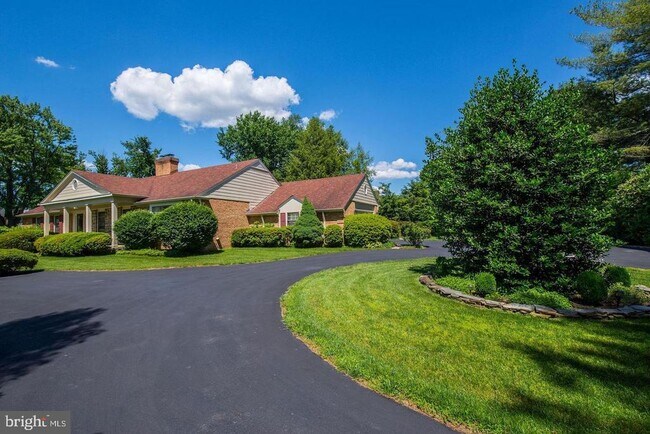 Building Photo - 9612 Annlee Terrace