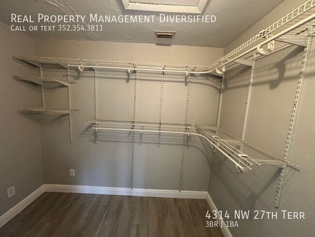 Building Photo - 4314 NW 27th Terrace