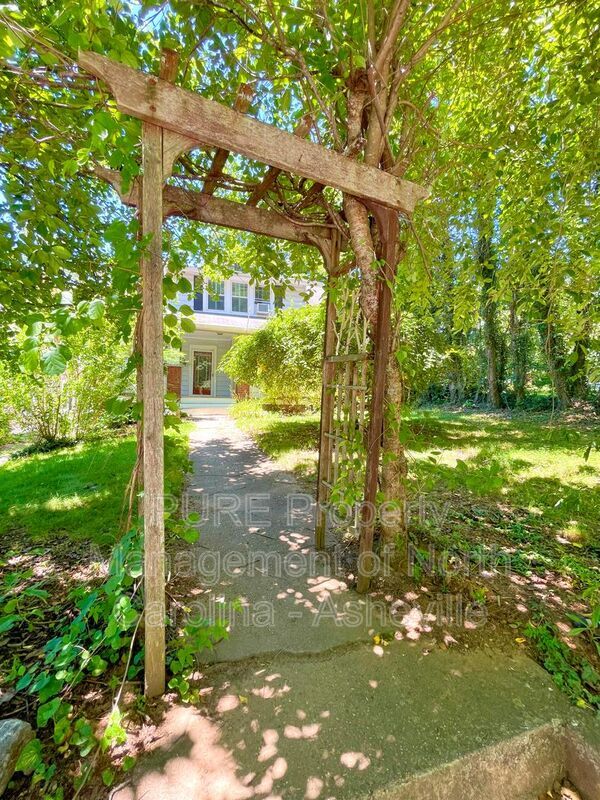Building Photo - 109 Forest Hill Dr