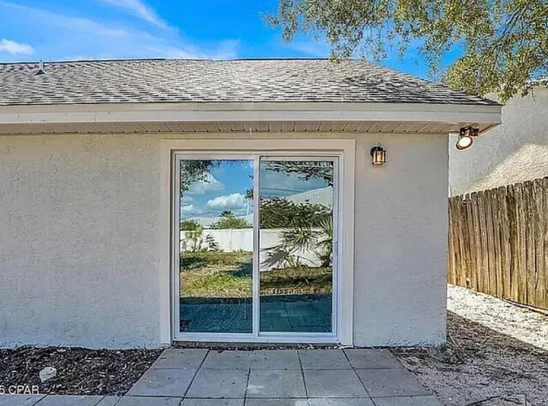 Building Photo - 104 Oleander Cir