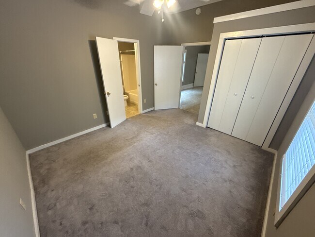 Building Photo - 1003 Curran St NW