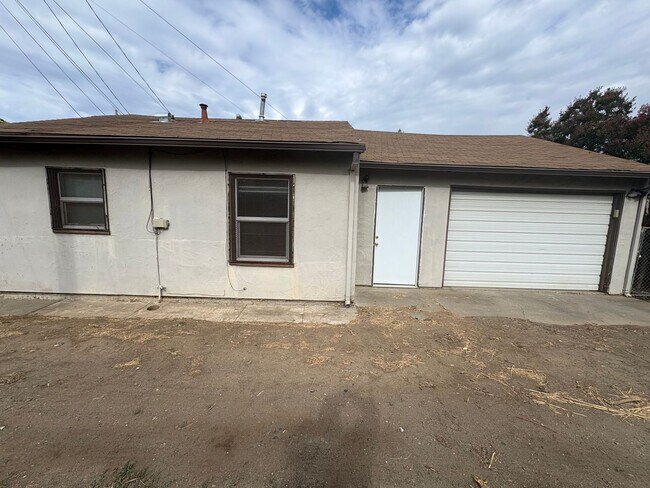 Building Photo - Fully Renovated 3 bed, 2 bath Home