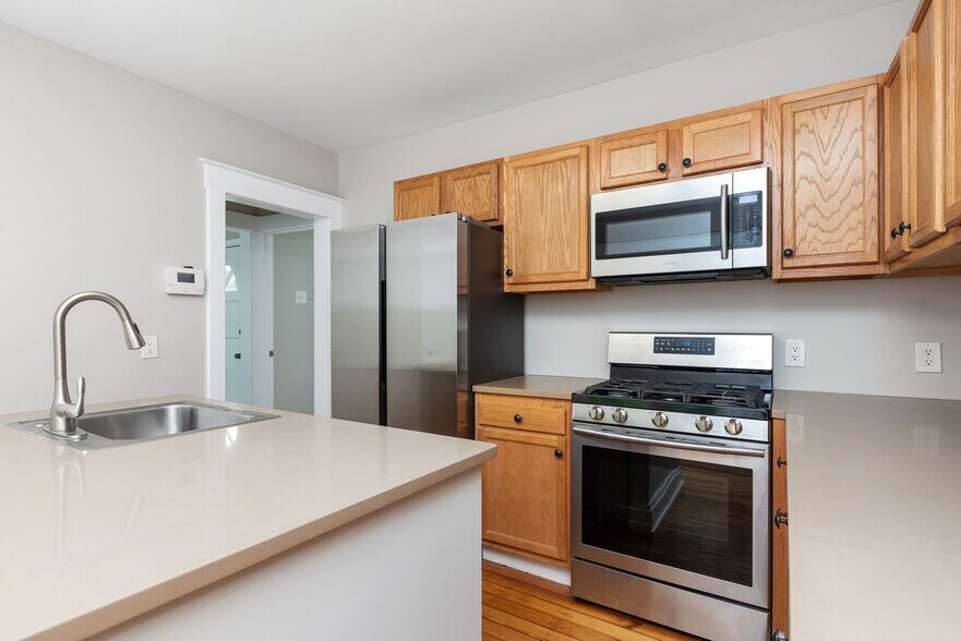 Building Photo - 6717 E Ledge St