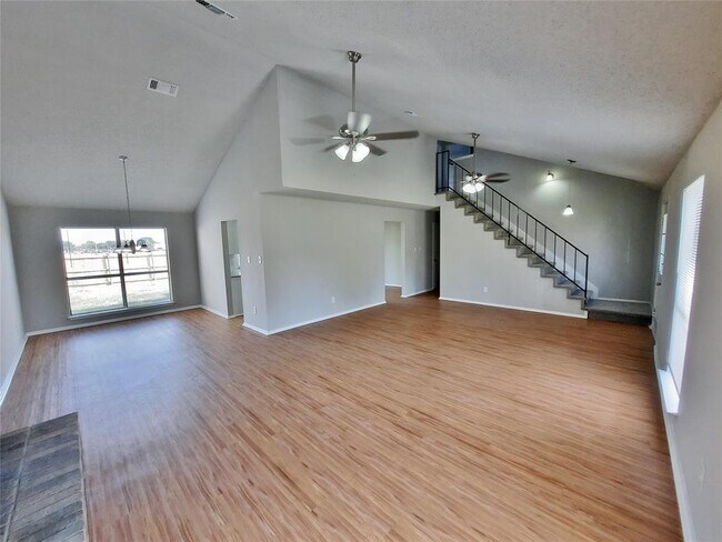 Building Photo - 2646 Winslow Dr
