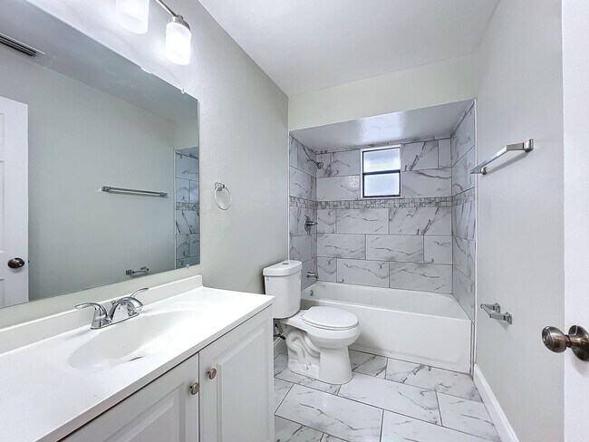 Building Photo - Stunning Waterfront Home located in the de...