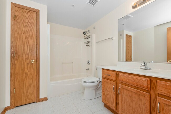 Building Photo - 16641 Liberty Cir