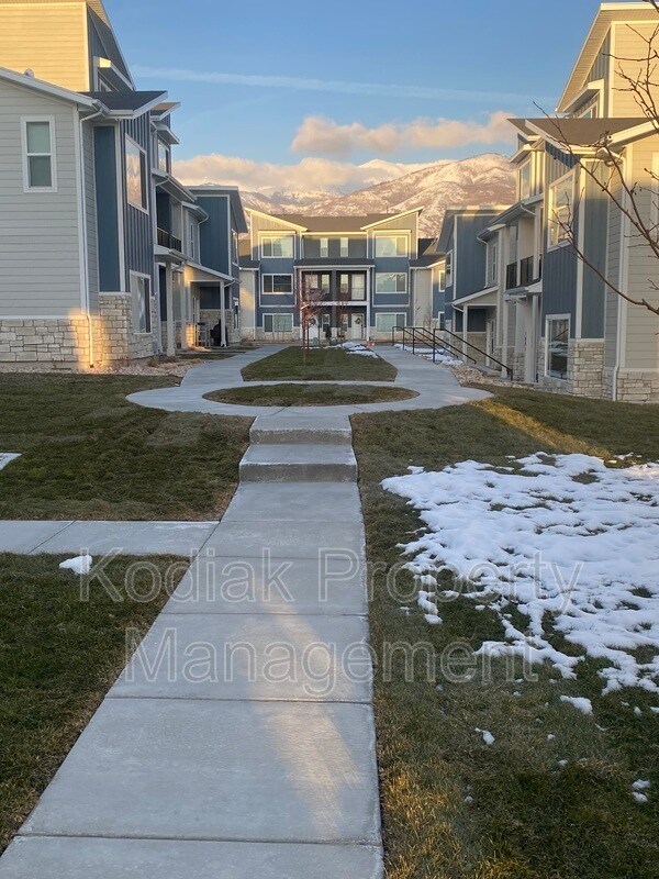 Building Photo - 1087 N 1840 W