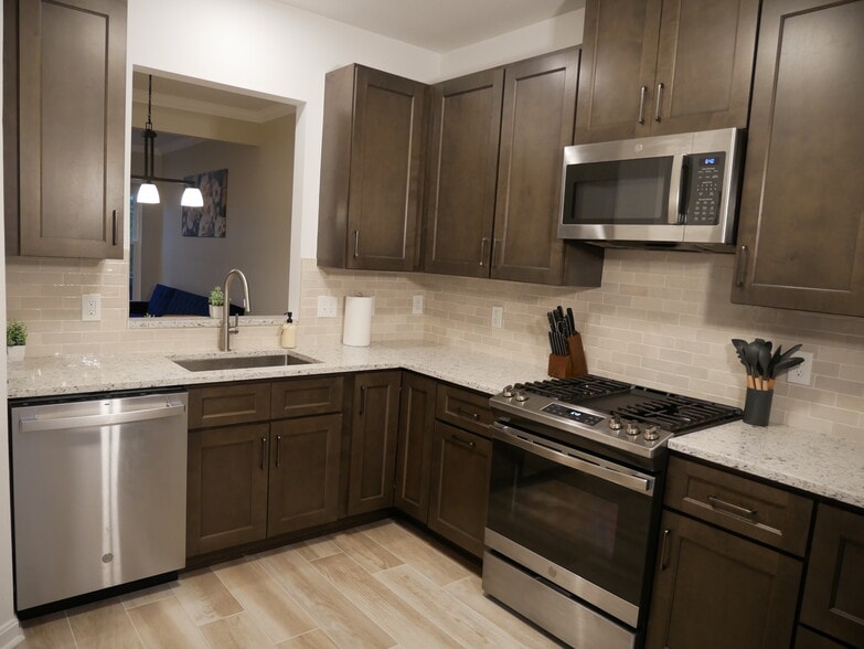 Building Photo - 45537 Lake Haven Ter