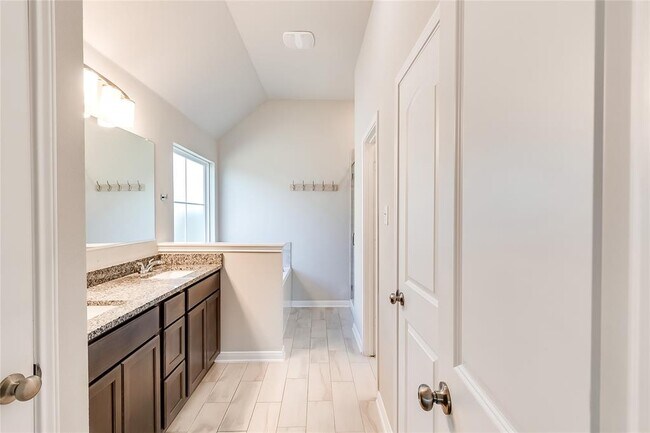 Building Photo - 7747 Merry Oaks Cv