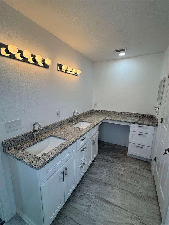 Building Photo - 8448 Balm St