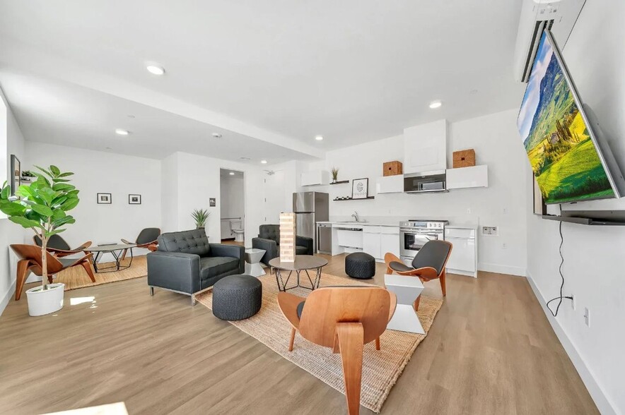 Interior Photo - Cocoon 63