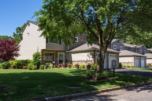 Building Photo - 201 Townehouse Dr
