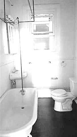 Building Photo - 304 Main St