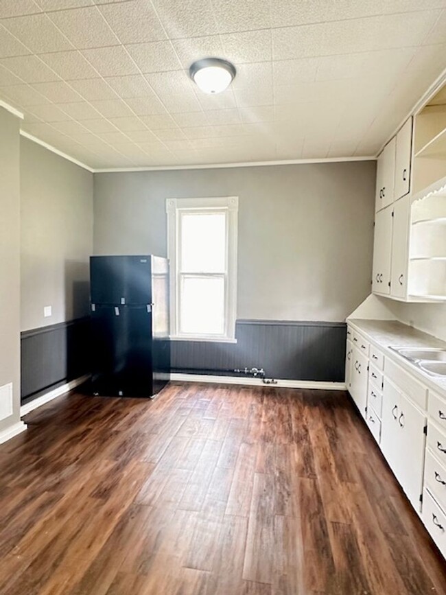Building Photo - RECENTLY REMODELED 1 BEDROOM 1 BATH - COZY...