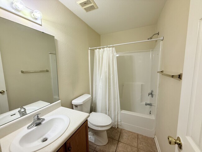 Building Photo - 2738 W Tharpe St