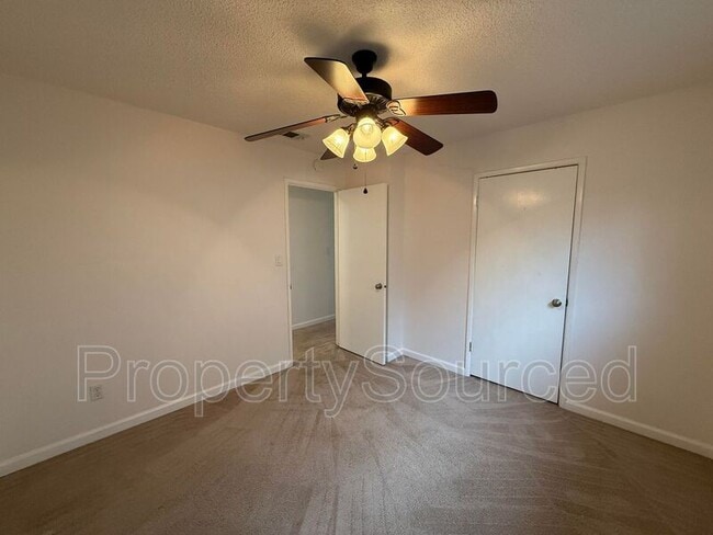 Building Photo - 6138 Greenfield Ln