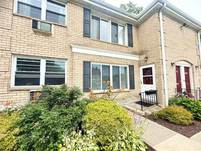 Building Photo - 250 Beechwood Ave