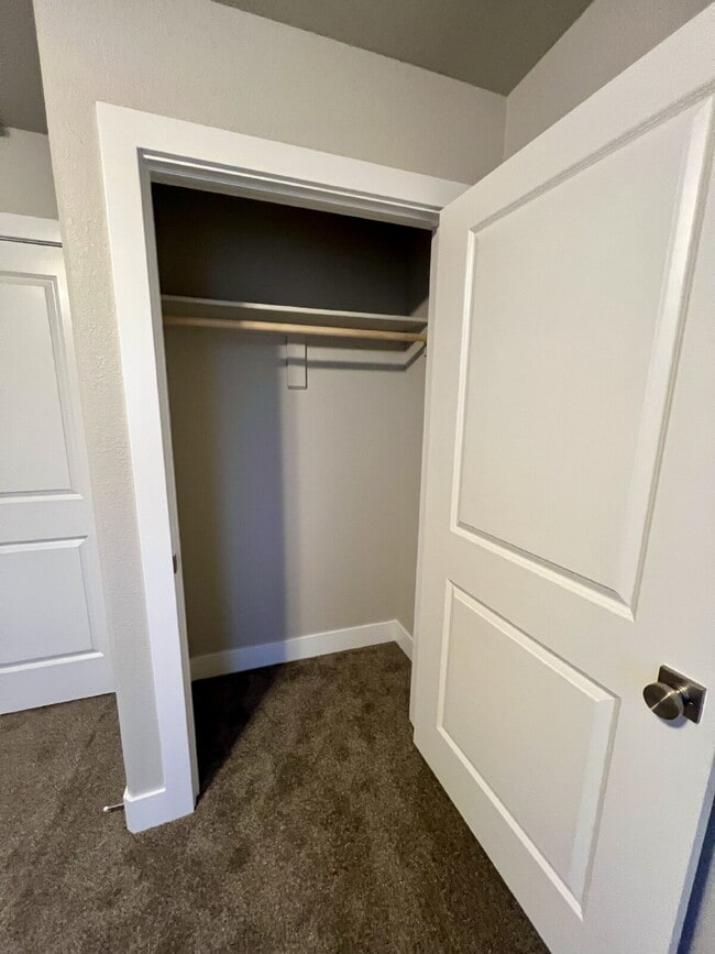 Building Photo - 3 Bedroom New Build Available Now!