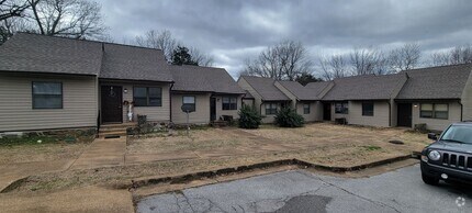 Building Photo - Quiet living in Horseshoe Bend! 1/1 Spacio...