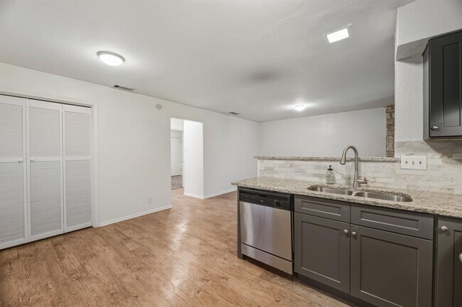 Building Photo - 2303 Rachael Ct